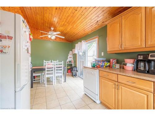 6558 Orchard Avenue, Niagara Falls, ON - Indoor Photo Showing Kitchen