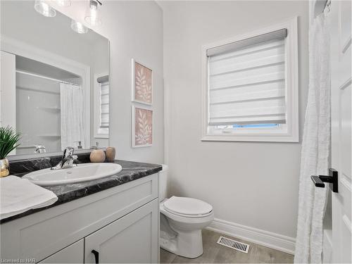32 Austin Drive, Welland, ON - Indoor Photo Showing Bathroom