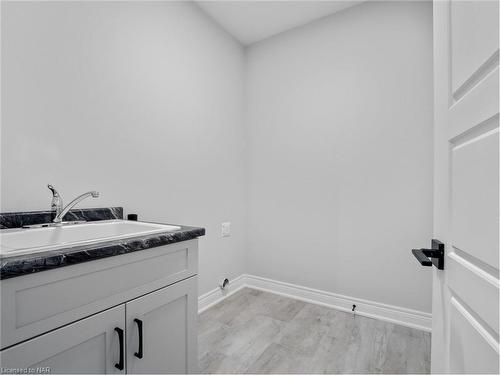32 Austin Drive, Welland, ON - Indoor Photo Showing Other Room