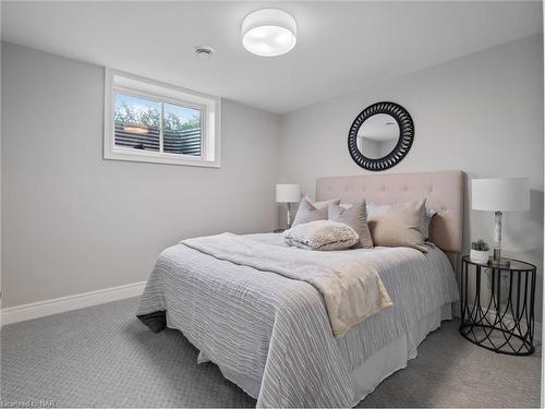 32 Austin Drive, Welland, ON - Indoor Photo Showing Bedroom