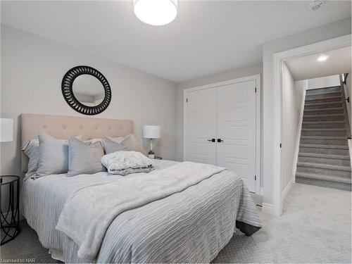 32 Austin Drive, Welland, ON - Indoor Photo Showing Bedroom