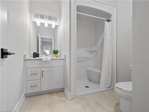 33 Austin Drive, Welland, ON - Indoor Photo Showing Bathroom