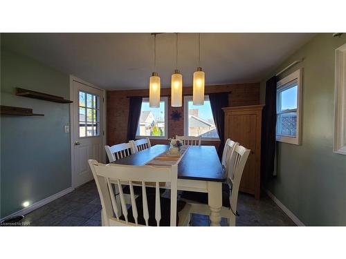 19 Aberdeen Court, Fort Erie, ON - Indoor Photo Showing Dining Room