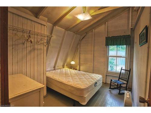 4041 Crystal Beach Hill Lane, Crystal Beach, ON - Indoor Photo Showing Bedroom