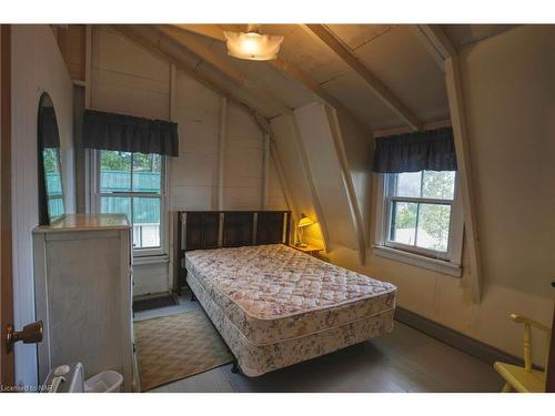 4041 Crystal Beach Hill Lane, Crystal Beach, ON - Indoor Photo Showing Bedroom