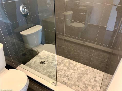 716-7711 Green Vista Gate, Niagara Falls, ON - Indoor Photo Showing Bathroom