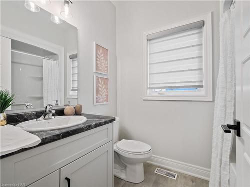 21 Austin Drive, Welland, ON - Indoor Photo Showing Bathroom