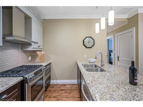 2-233 King Street, Niagara-On-The-Lake, ON - Indoor Photo Showing Kitchen With Double Sink With Upgraded Kitchen