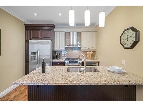 2-233 King Street, Niagara-On-The-Lake, ON - Indoor Photo Showing Kitchen With Double Sink With Upgraded Kitchen