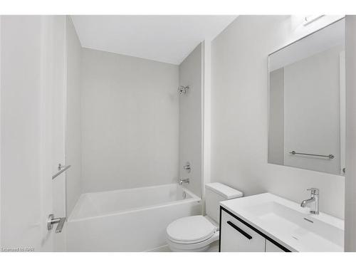 1802-385 Winston Road, Grimsby, ON - Indoor Photo Showing Bathroom