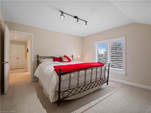 699 Read Road, Niagara-On-The-Lake, ON - Indoor Photo Showing Bedroom