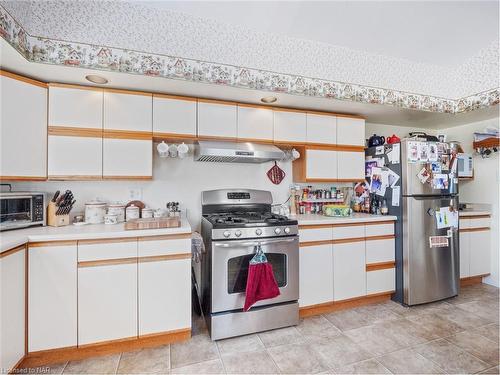 1563 Thompson Road, Fort Erie, ON - Indoor Photo Showing Kitchen