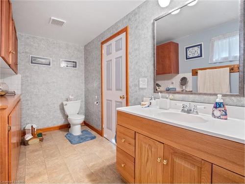 1563 Thompson Road, Fort Erie, ON - Indoor Photo Showing Bathroom