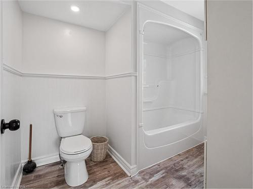 33 Nye Avenue, Welland, ON - Indoor Photo Showing Bathroom