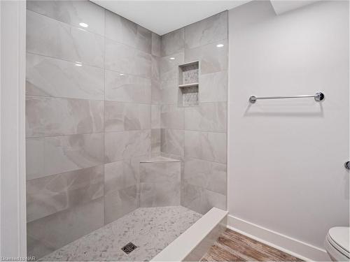 33 Nye Avenue, Welland, ON - Indoor Photo Showing Bathroom