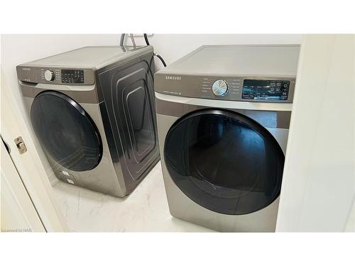 33-8974 Willoughby Drive, Niagara Falls, ON - Indoor Photo Showing Laundry Room