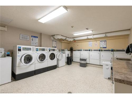 903-35 Towering Heights Boulevard, St. Catharines, ON - Indoor Photo Showing Laundry Room