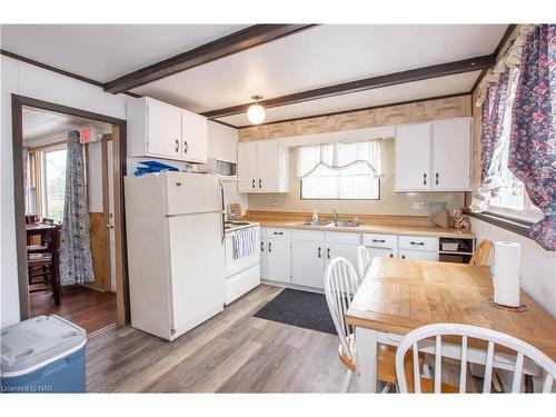 9208 Lundys Lane Lane, Niagara Falls, ON - Indoor Photo Showing Kitchen With Double Sink