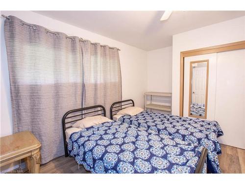 9208 Lundys Lane Lane, Niagara Falls, ON - Indoor Photo Showing Bedroom