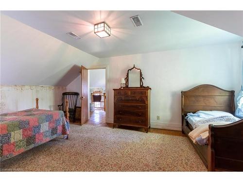 3079 Niagara Parkway, Fort Erie, ON - Indoor Photo Showing Bedroom