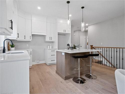 211 Sycamore Street, Welland, ON - Indoor Photo Showing Kitchen With Upgraded Kitchen