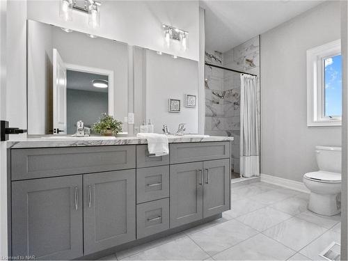 211 Sycamore Street, Welland, ON - Indoor Photo Showing Bathroom