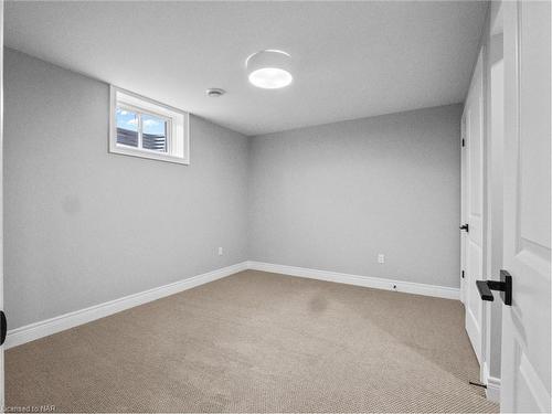 211 Sycamore Street, Welland, ON - Indoor Photo Showing Other Room