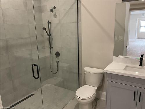 101-43 Jarvis Street, Fort Erie, ON - Indoor Photo Showing Bathroom