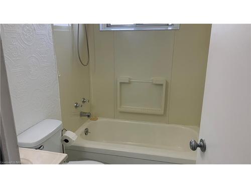 202-253 Fitch Street, Welland, ON - Indoor Photo Showing Bathroom