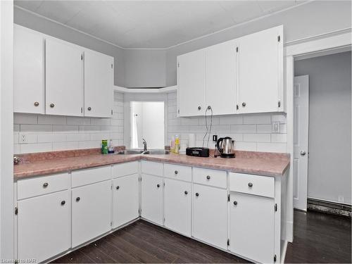55 Chapel Street S, Thorold, ON - Indoor Photo Showing Kitchen With Double Sink