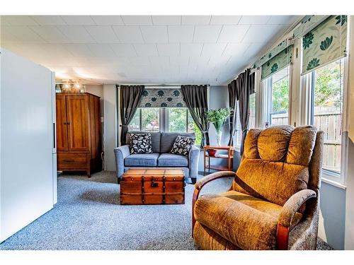1 Lakewood Crescent, Port Colborne, ON - Indoor Photo Showing Living Room