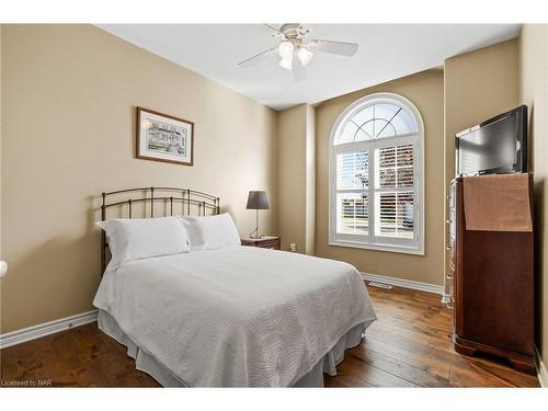 6-4399 Montrose Road, Niagara Falls, ON - Indoor Photo Showing Bedroom