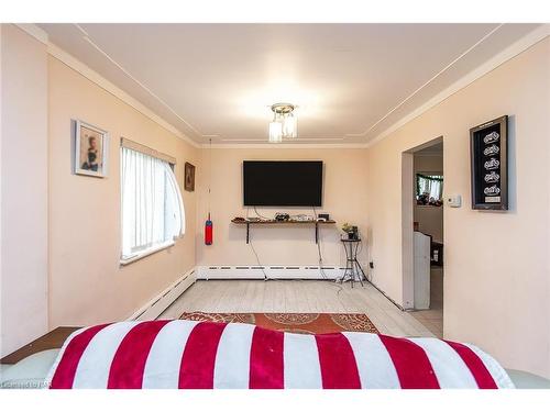 255 Mellanby Avenue, Port Colborne, ON - Indoor Photo Showing Bedroom