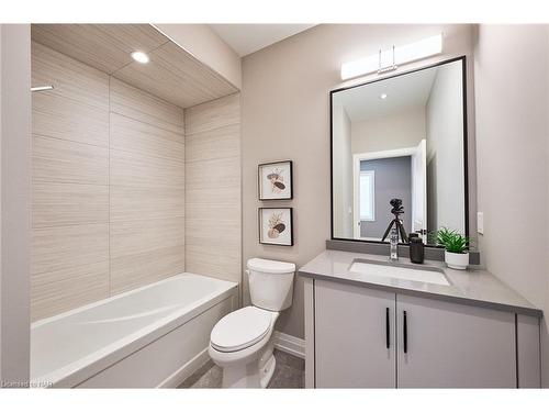 454 Old Course Trail, Welland, ON - Indoor Photo Showing Bathroom