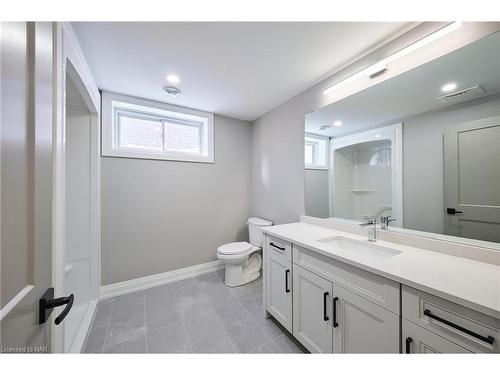 454 Old Course Trail, Welland, ON - Indoor Photo Showing Bathroom