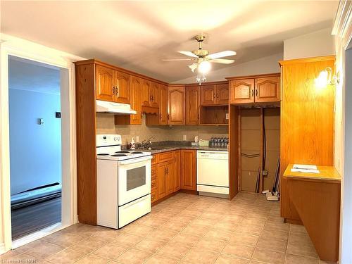 7412 Jordan Avenue, Niagara Falls, ON - Indoor Photo Showing Kitchen