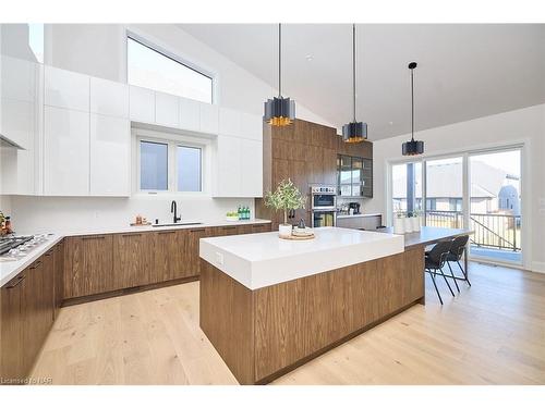 3568 Edinburgh Road, Stevensville, ON - Indoor Photo Showing Kitchen With Upgraded Kitchen