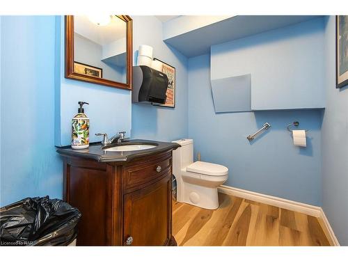 152 Hellems Avenue, Welland, ON - Indoor Photo Showing Bathroom