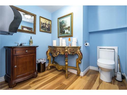 152 Hellems Avenue, Welland, ON - Indoor Photo Showing Bathroom