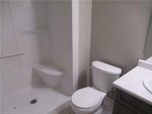 9521 Tallgrass Avenue, Niagara Falls, ON - Indoor Photo Showing Bathroom