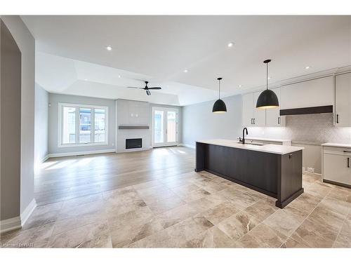 464 Old Course Trail, Welland, ON - Indoor Photo Showing Kitchen
