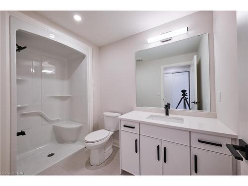 464 Old Course Trail, Welland, ON - Indoor Photo Showing Bathroom