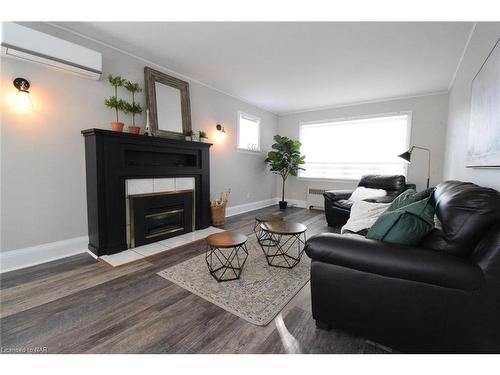 15 Norway Avenue, Welland, ON - Indoor Photo Showing Living Room With Fireplace