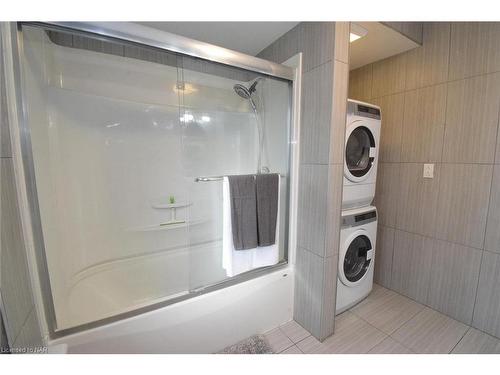 15 Norway Avenue, Welland, ON - Indoor Photo Showing Laundry Room