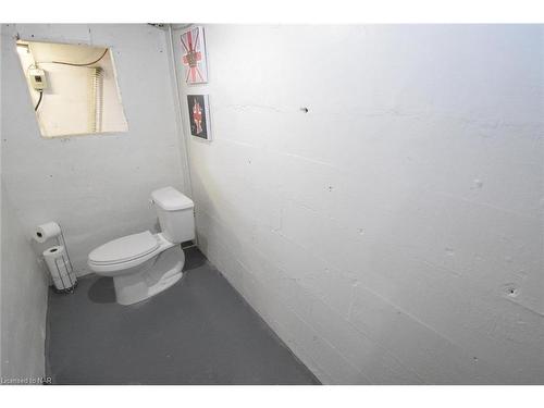 15 Norway Avenue, Welland, ON - Indoor Photo Showing Bathroom