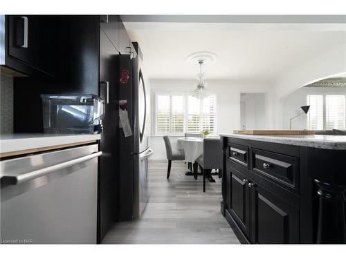 560 Rosehill Road, Fort Erie, ON - Indoor Photo Showing Kitchen