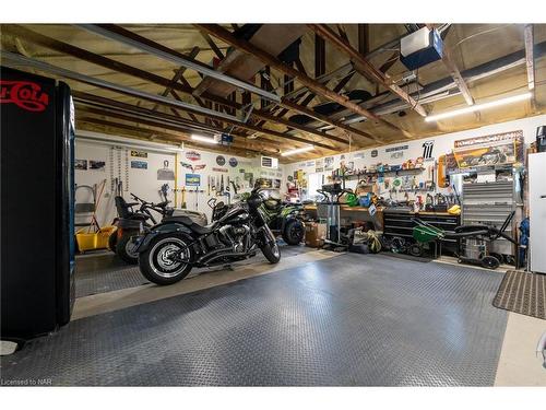 560 Rosehill Road, Fort Erie, ON - Indoor Photo Showing Garage
