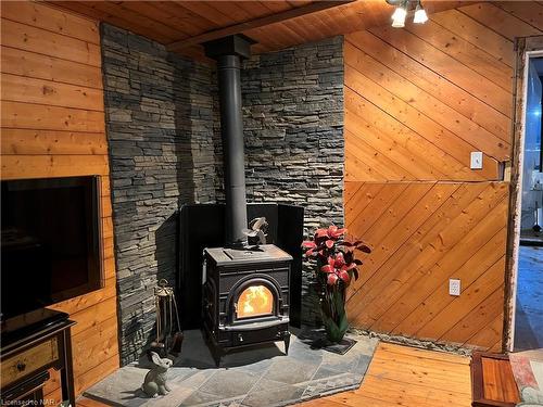 695 Lakeside Road, Fort Erie, ON - Indoor With Fireplace