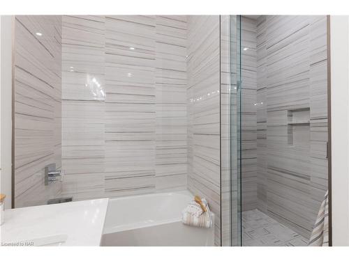 403-77 Yates Street, St. Catharines, ON - Indoor Photo Showing Bathroom