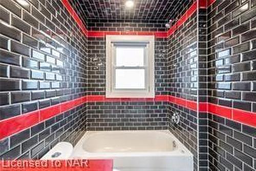 132 Franklin Avenue, Port Colborne, ON - Indoor Photo Showing Bathroom